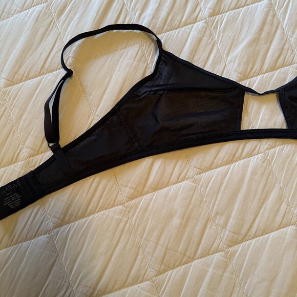 Sieve Cutout Bra in Dark Navy - Picture 4 of 6